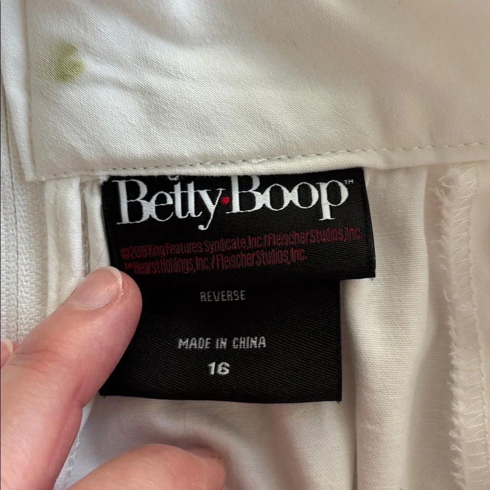 Betty Boop fun white